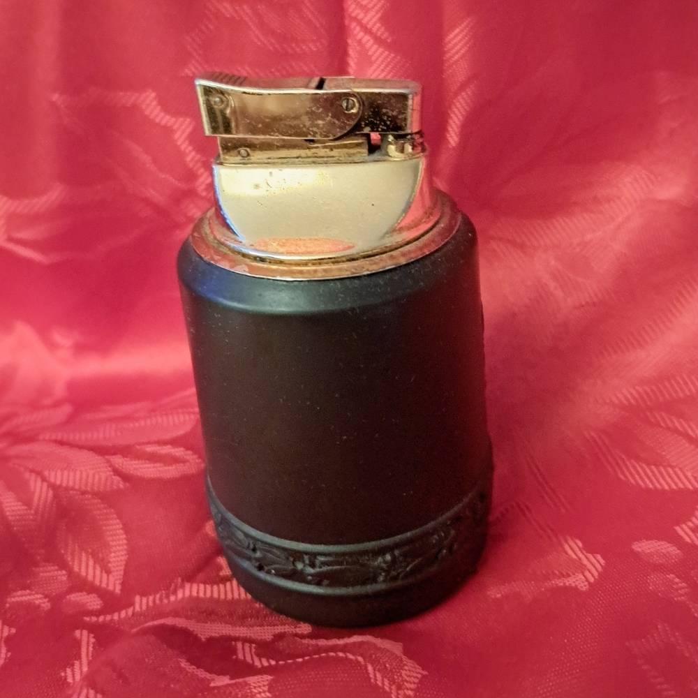 Elegant Vintage Dark Brown Wedgewood Lighter, Made In England.